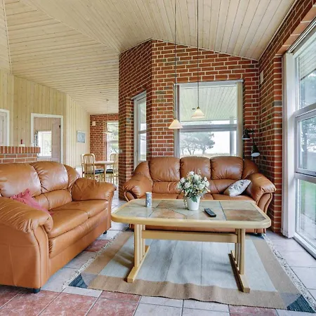 Three-bedroom Holiday In بيت للعطل