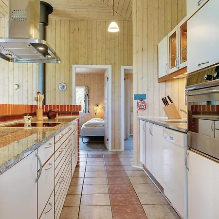 Three-bedroom Holiday In Blåvand
