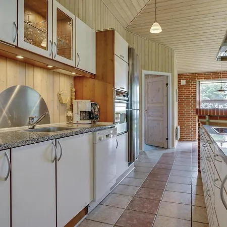 Three-bedroom Holiday In بيت للعطل *
