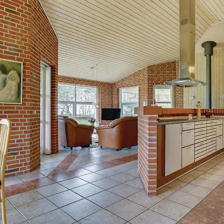 Three-bedroom Holiday In بيت للعطل *