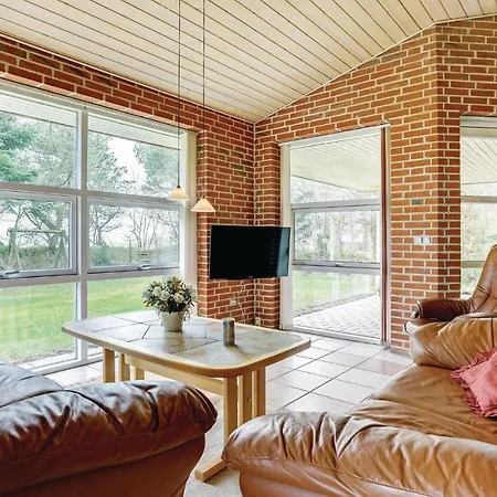 Three-bedroom Holiday In بيت للعطل *