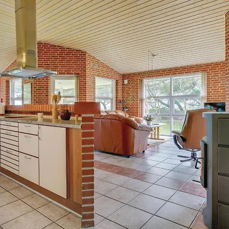 Three-bedroom Holiday In بيت للعطل